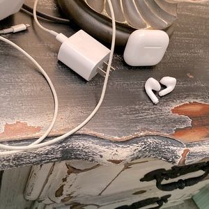 AirPod Pros 3rd Generation only used a few times working perfectly